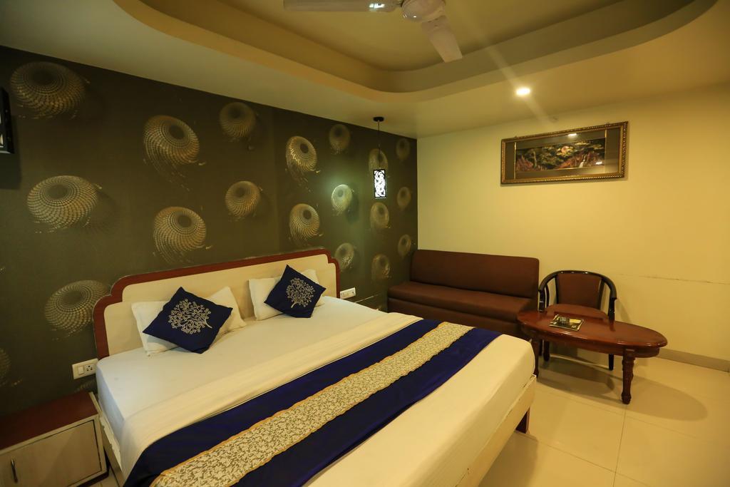 בהופאל Hotel Rajlaxmi מראה חיצוני תמונה