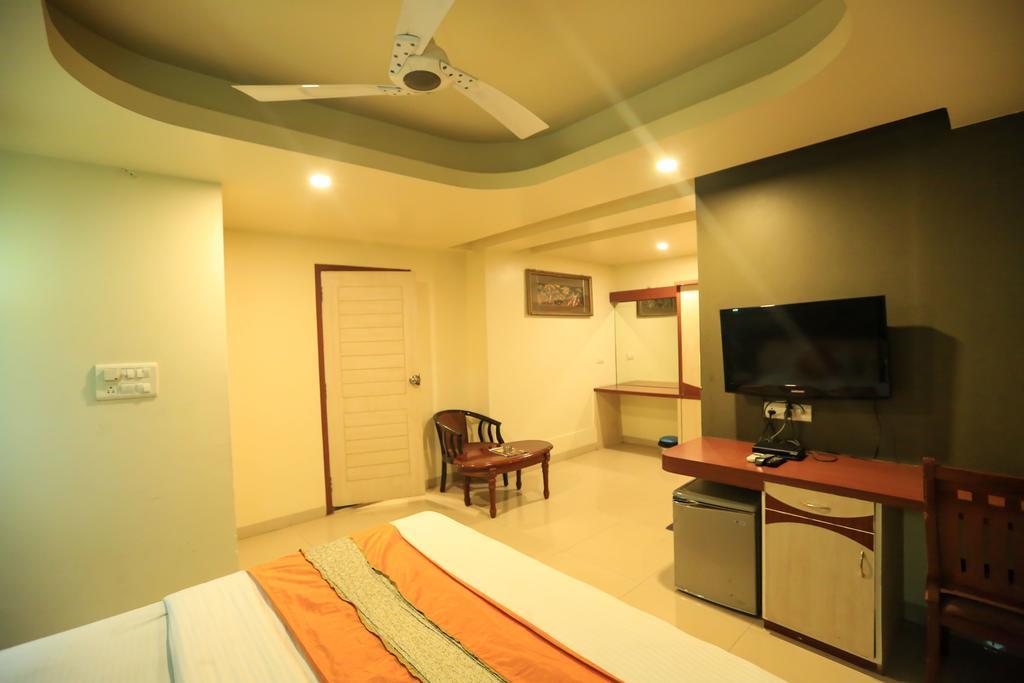 בהופאל Hotel Rajlaxmi מראה חיצוני תמונה